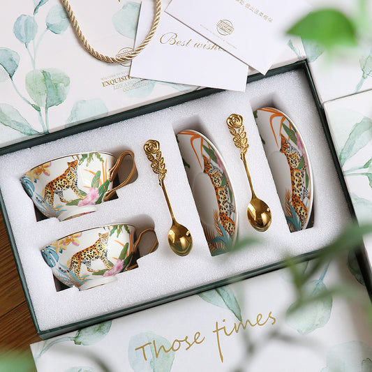 Luxury Bohemian Style Coffee Mug Set, Ceramic Tea Cups and Saucers for Couples Gift, Forest Animal Series Floral Design, Elegant English Afternoon Tea European Style Bone China Set