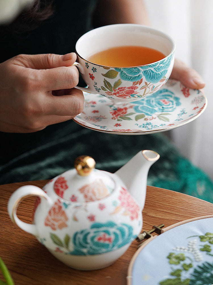 "Luxury Ceramic English Afternoon Tea Set - Chinese-Inspired Nesting Teapot, 1 Teacup & Saucer, Retro Embroidery-Look Design, Elegant Tea Service for Home Rituals & Gift-Giving, BPA-Free Porcelain"