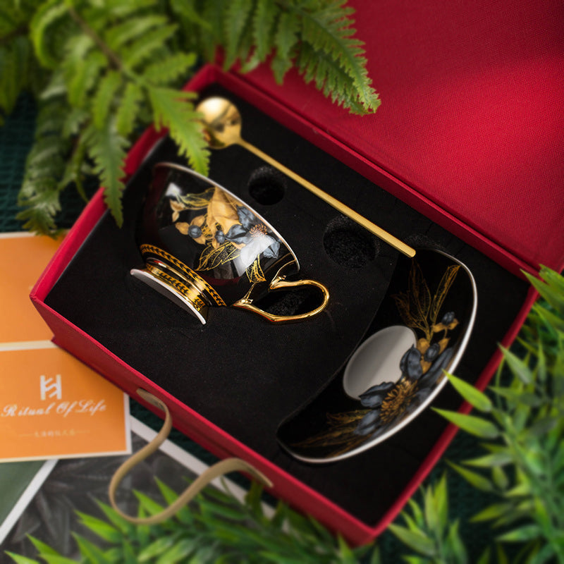 Vintage Luxury Bone China Coffee Mug & Saucer Set, Elegant Ceramic Couple Cups with Gold Trim, Gift Box for Afternoon Tea, Retro Wedding & Housewarming Present