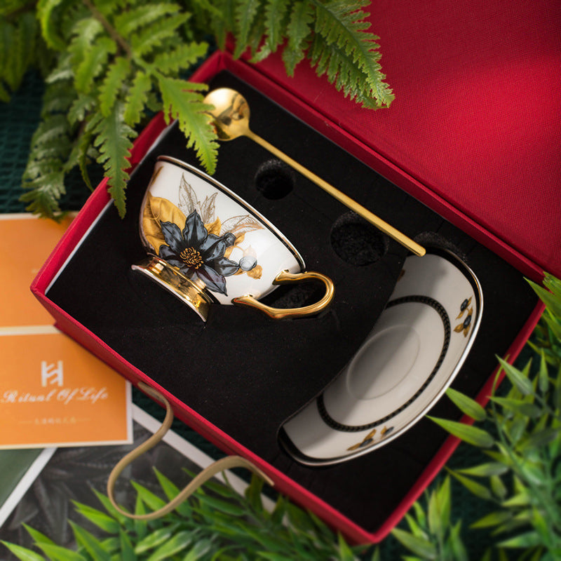Vintage Luxury Bone China Coffee Mug & Saucer Set, Elegant Ceramic Couple Cups with Gold Trim, Gift Box for Afternoon Tea, Retro Wedding & Housewarming Present